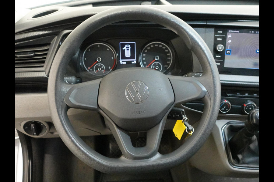 Volkswagen Transporter Executive+ L2H1 Navigatie Apple Carplay Trekhaak Cruise control 2-Zits Euro6