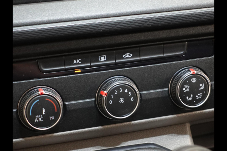 Volkswagen Transporter Executive+ L2H1 Navigatie Apple Carplay Trekhaak Cruise control 2-Zits Euro6