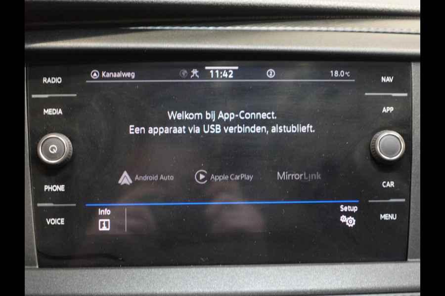 Volkswagen Transporter Executive+ L2H1 Navigatie Apple Carplay Trekhaak Cruise control 2-Zits Euro6