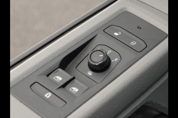 Volkswagen Transporter Executive+ L2H1 Navigatie Apple Carplay Trekhaak Cruise control 2-Zits Euro6