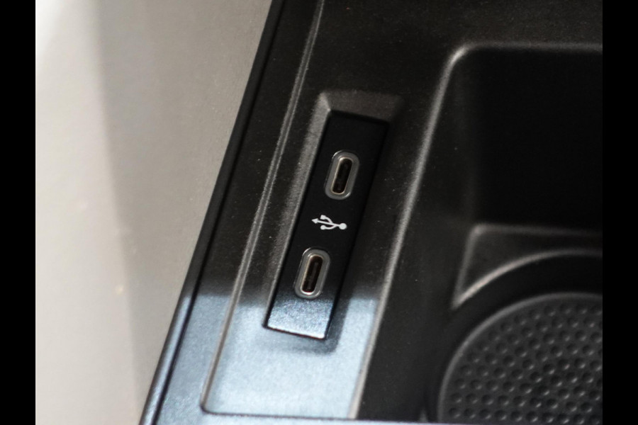 Volkswagen Transporter Executive+ L2H1 Navigatie Apple Carplay Trekhaak Cruise control 2-Zits Euro6