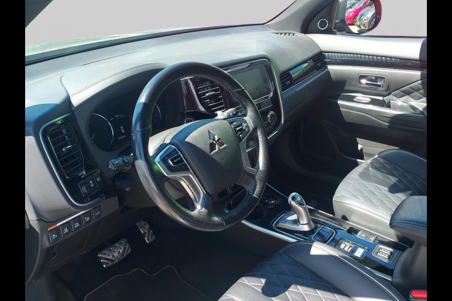 Mitsubishi Outlander 2.4 PHEV S-Edition volleder | schuifdak | adaptive cruise | stoelverwarming |