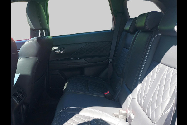Mitsubishi Outlander 2.4 PHEV S-Edition volleder | schuifdak | adaptive cruise | stoelverwarming |