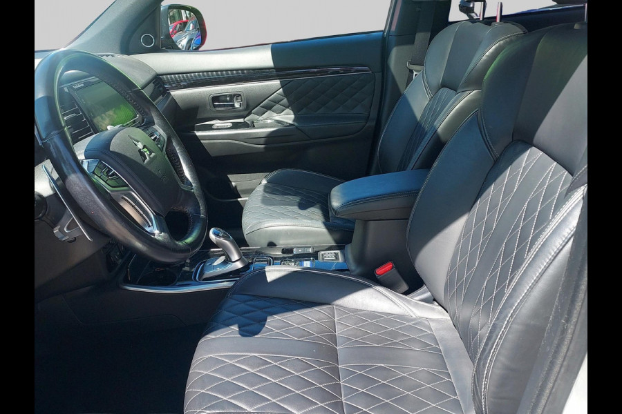 Mitsubishi Outlander 2.4 PHEV S-Edition volleder | schuifdak | adaptive cruise | stoelverwarming |