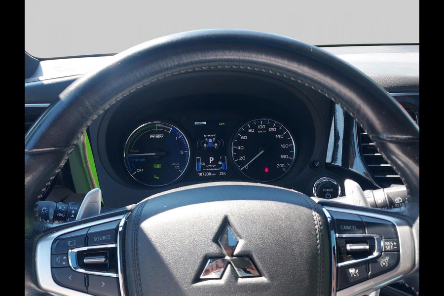 Mitsubishi Outlander 2.4 PHEV S-Edition volleder | schuifdak | adaptive cruise | stoelverwarming |