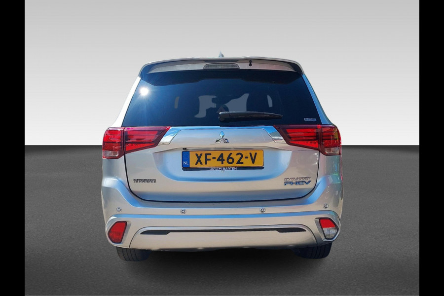 Mitsubishi Outlander 2.4 PHEV S-Edition volleder | schuifdak | adaptive cruise | stoelverwarming |