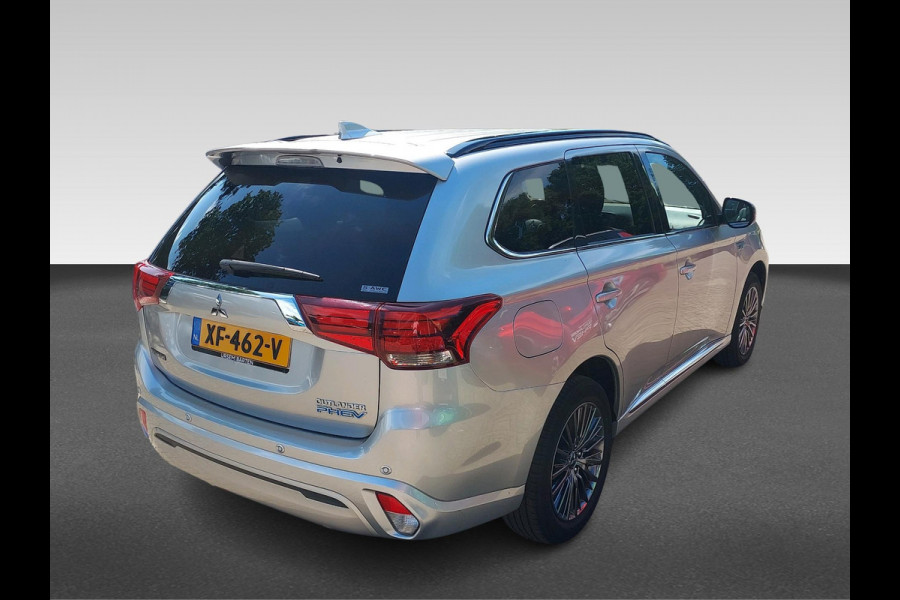Mitsubishi Outlander 2.4 PHEV S-Edition volleder | schuifdak | adaptive cruise | stoelverwarming |