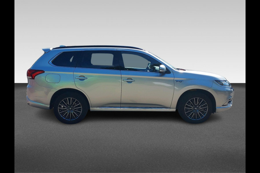 Mitsubishi Outlander 2.4 PHEV S-Edition volleder | schuifdak | adaptive cruise | stoelverwarming |