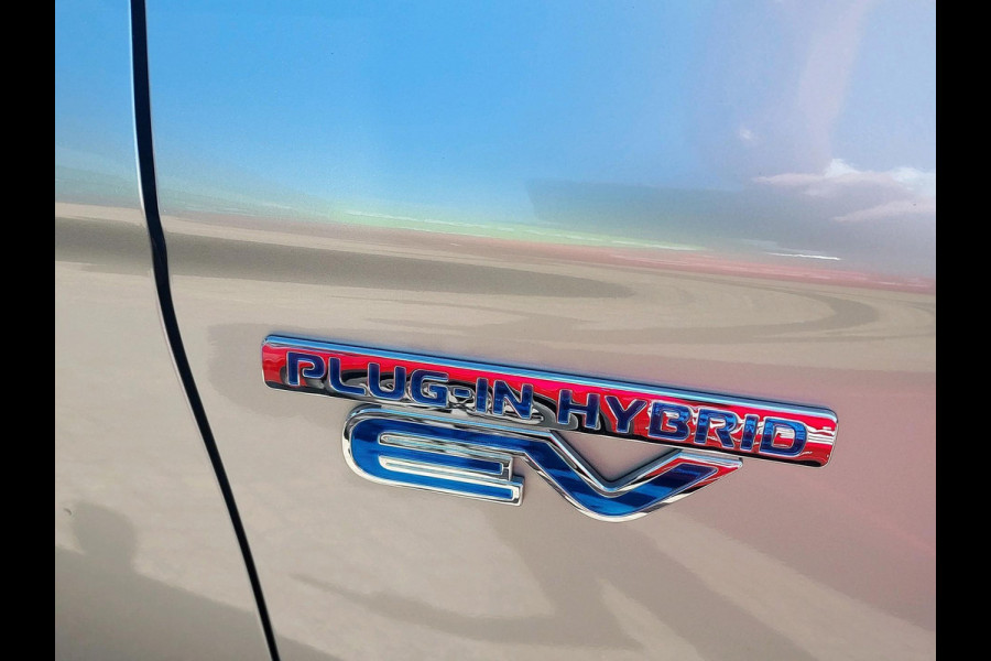 Mitsubishi Outlander 2.4 PHEV S-Edition volleder | schuifdak | adaptive cruise | stoelverwarming |