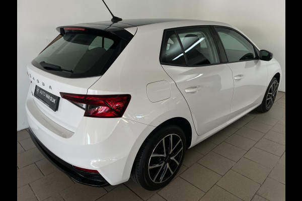 Škoda Fabia 1.0 MPI Ambition AIRCO CRUISE NAVI VIA APP BLUETOOTH ELEK RAMEN CENT VERG ZWART DAK VELGEN NIEUWSTAAT