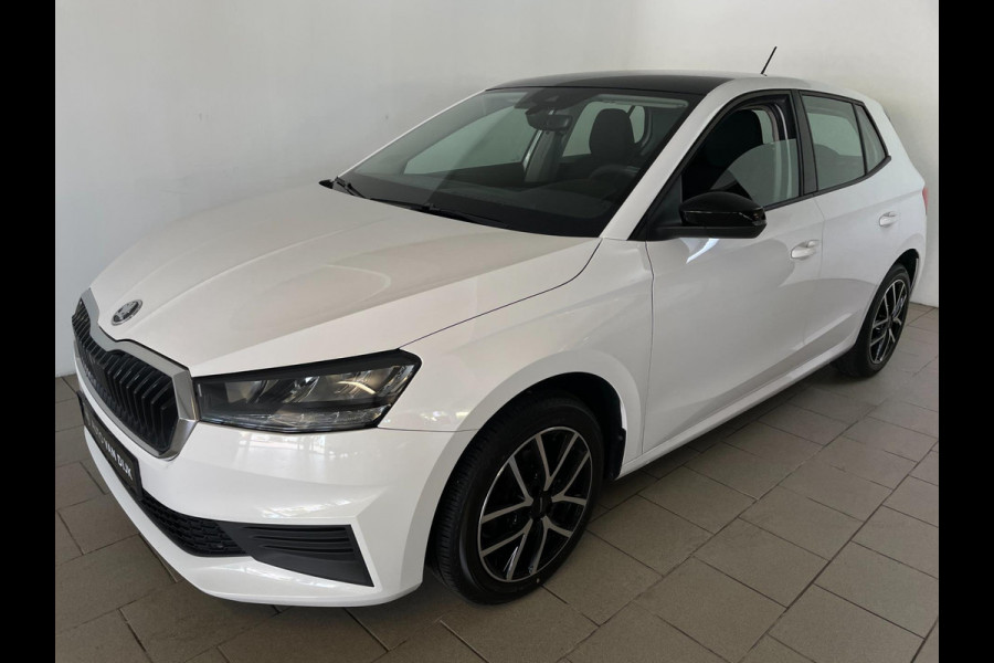 Škoda Fabia 1.0 MPI Ambition AIRCO CRUISE NAVI VIA APP BLUETOOTH ELEK RAMEN CENT VERG ZWART DAK VELGEN NIEUWSTAAT