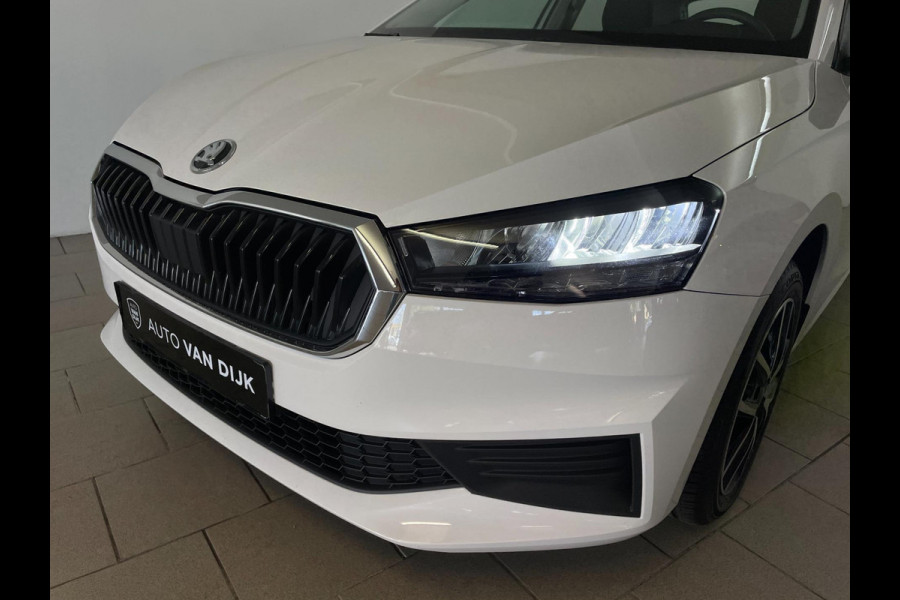 Škoda Fabia 1.0 MPI Ambition AIRCO CRUISE NAVI VIA APP BLUETOOTH ELEK RAMEN CENT VERG ZWART DAK VELGEN NIEUWSTAAT