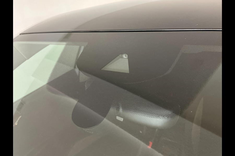 Škoda Fabia 1.0 MPI Ambition AIRCO CRUISE NAVI VIA APP BLUETOOTH ELEK RAMEN CENT VERG ZWART DAK VELGEN NIEUWSTAAT