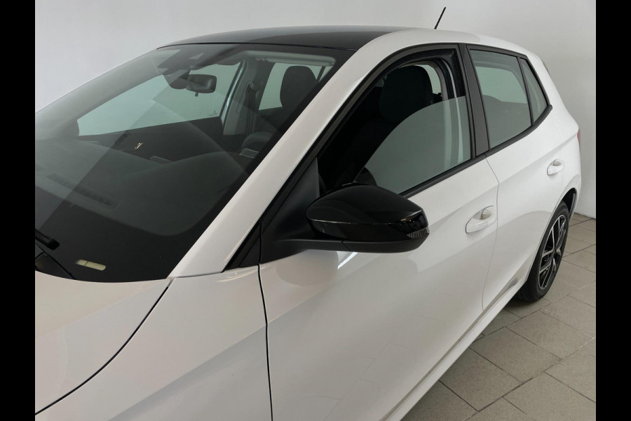 Škoda Fabia 1.0 MPI Ambition AIRCO CRUISE NAVI VIA APP BLUETOOTH ELEK RAMEN CENT VERG ZWART DAK VELGEN NIEUWSTAAT