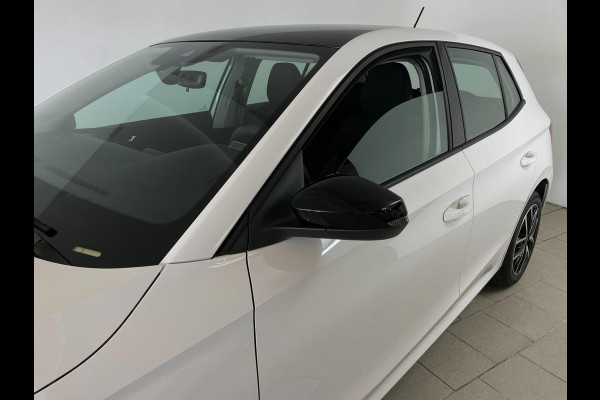 Škoda Fabia 1.0 MPI Ambition AIRCO CRUISE NAVI VIA APP BLUETOOTH ELEK RAMEN CENT VERG ZWART DAK VELGEN NIEUWSTAAT