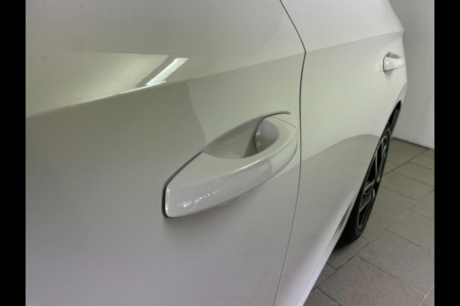 Škoda Fabia 1.0 MPI Ambition AIRCO CRUISE NAVI VIA APP BLUETOOTH ELEK RAMEN CENT VERG ZWART DAK VELGEN NIEUWSTAAT