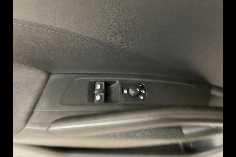 Škoda Fabia 1.0 MPI Ambition AIRCO CRUISE NAVI VIA APP BLUETOOTH ELEK RAMEN CENT VERG ZWART DAK VELGEN NIEUWSTAAT