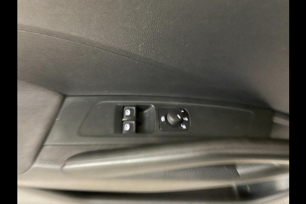 Škoda Fabia 1.0 MPI Ambition AIRCO CRUISE NAVI VIA APP BLUETOOTH ELEK RAMEN CENT VERG ZWART DAK VELGEN NIEUWSTAAT