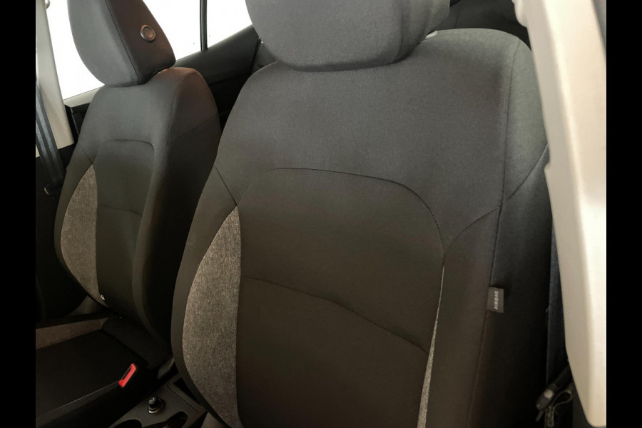 Škoda Fabia 1.0 MPI Ambition AIRCO CRUISE NAVI VIA APP BLUETOOTH ELEK RAMEN CENT VERG ZWART DAK VELGEN NIEUWSTAAT