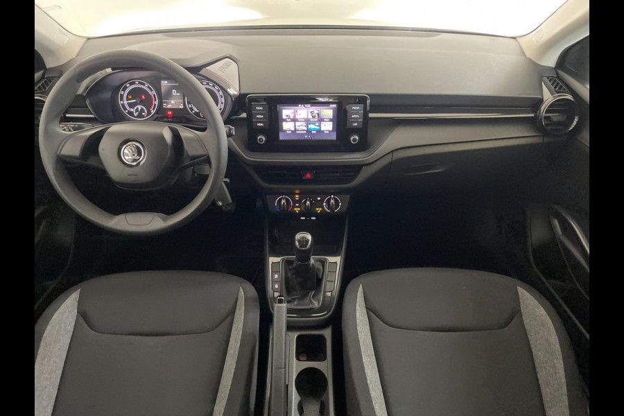 Škoda Fabia 1.0 MPI Ambition AIRCO CRUISE NAVI VIA APP BLUETOOTH ELEK RAMEN CENT VERG ZWART DAK VELGEN NIEUWSTAAT