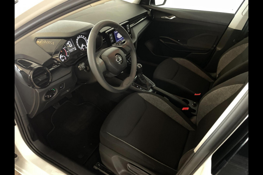Škoda Fabia 1.0 MPI Ambition AIRCO CRUISE NAVI VIA APP BLUETOOTH ELEK RAMEN CENT VERG ZWART DAK VELGEN NIEUWSTAAT
