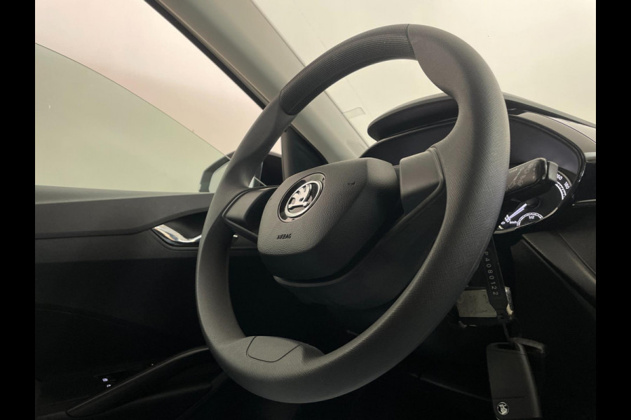 Škoda Fabia 1.0 MPI Ambition AIRCO CRUISE NAVI VIA APP BLUETOOTH ELEK RAMEN CENT VERG ZWART DAK VELGEN NIEUWSTAAT