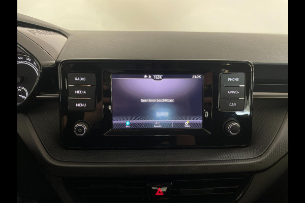 Škoda Fabia 1.0 MPI Ambition AIRCO CRUISE NAVI VIA APP BLUETOOTH ELEK RAMEN CENT VERG ZWART DAK VELGEN NIEUWSTAAT