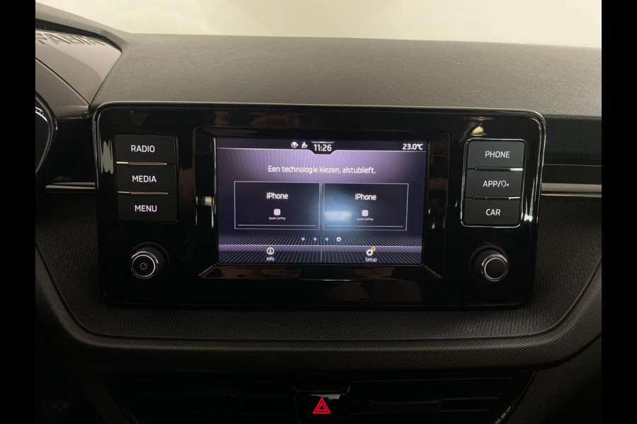 Škoda Fabia 1.0 MPI Ambition AIRCO CRUISE NAVI VIA APP BLUETOOTH ELEK RAMEN CENT VERG ZWART DAK VELGEN NIEUWSTAAT