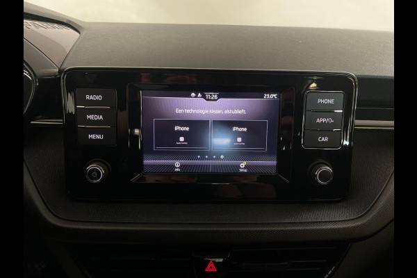 Škoda Fabia 1.0 MPI Ambition AIRCO CRUISE NAVI VIA APP BLUETOOTH ELEK RAMEN CENT VERG ZWART DAK VELGEN NIEUWSTAAT