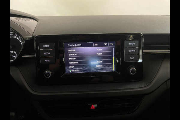 Škoda Fabia 1.0 MPI Ambition AIRCO CRUISE NAVI VIA APP BLUETOOTH ELEK RAMEN CENT VERG ZWART DAK VELGEN NIEUWSTAAT