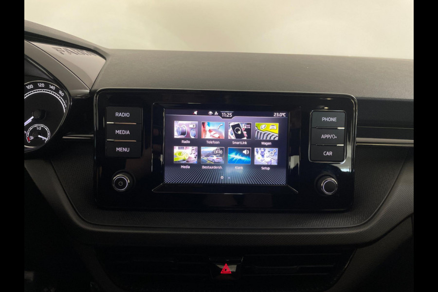 Škoda Fabia 1.0 MPI Ambition AIRCO CRUISE NAVI VIA APP BLUETOOTH ELEK RAMEN CENT VERG ZWART DAK VELGEN NIEUWSTAAT