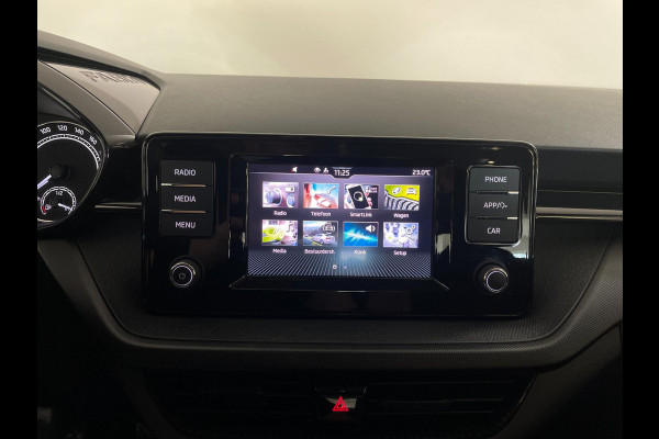 Škoda Fabia 1.0 MPI Ambition AIRCO CRUISE NAVI VIA APP BLUETOOTH ELEK RAMEN CENT VERG ZWART DAK VELGEN NIEUWSTAAT