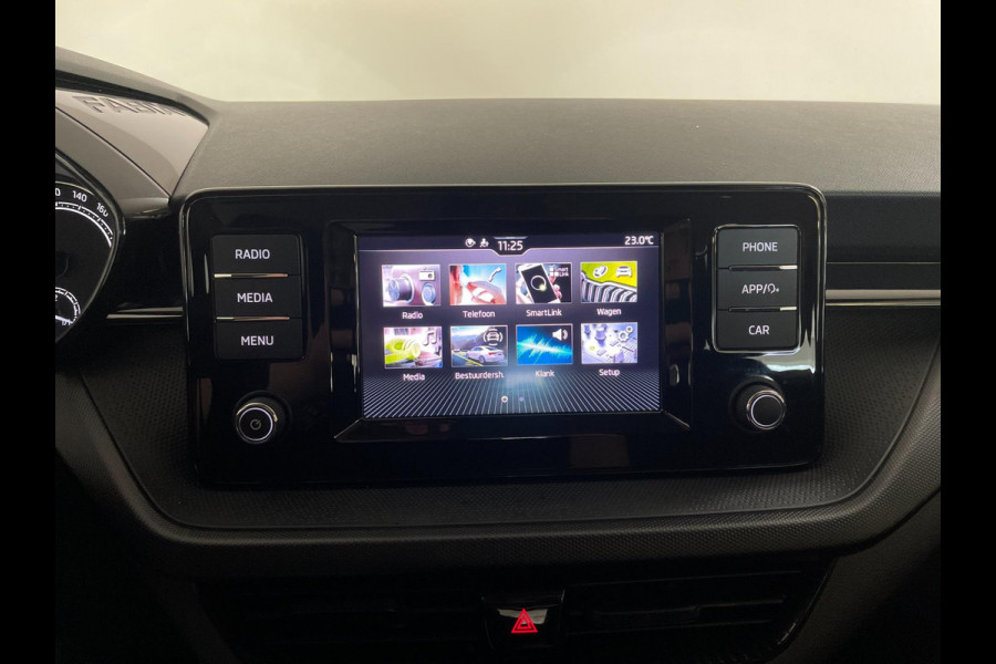 Škoda Fabia 1.0 MPI Ambition AIRCO CRUISE NAVI VIA APP BLUETOOTH ELEK RAMEN CENT VERG ZWART DAK VELGEN NIEUWSTAAT