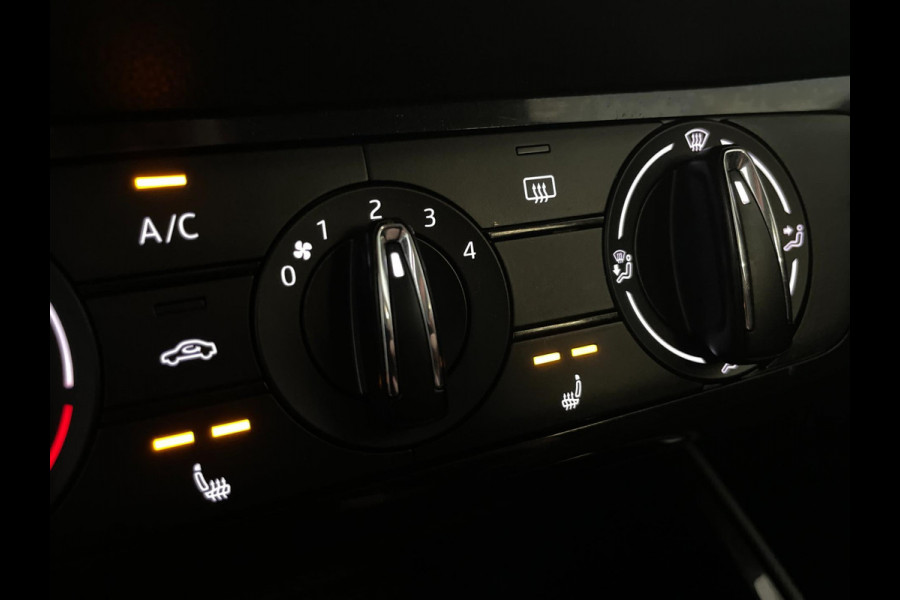 Škoda Fabia 1.0 MPI Ambition AIRCO CRUISE NAVI VIA APP BLUETOOTH ELEK RAMEN CENT VERG ZWART DAK VELGEN NIEUWSTAAT