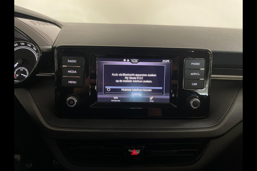 Škoda Fabia 1.0 MPI Ambition AIRCO CRUISE NAVI VIA APP BLUETOOTH ELEK RAMEN CENT VERG ZWART DAK VELGEN NIEUWSTAAT