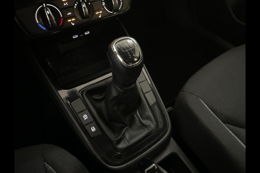 Škoda Fabia 1.0 MPI Ambition AIRCO CRUISE NAVI VIA APP BLUETOOTH ELEK RAMEN CENT VERG ZWART DAK VELGEN NIEUWSTAAT