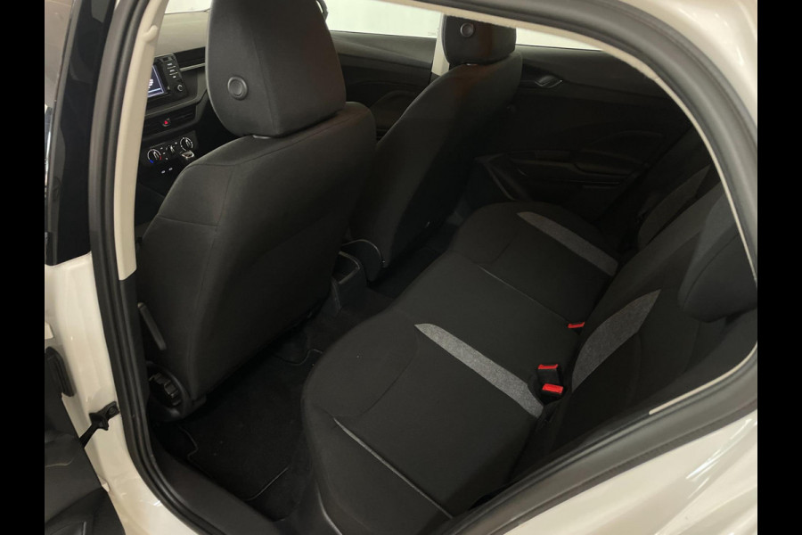 Škoda Fabia 1.0 MPI Ambition AIRCO CRUISE NAVI VIA APP BLUETOOTH ELEK RAMEN CENT VERG ZWART DAK VELGEN NIEUWSTAAT