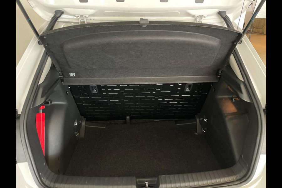 Škoda Fabia 1.0 MPI Ambition AIRCO CRUISE NAVI VIA APP BLUETOOTH ELEK RAMEN CENT VERG ZWART DAK VELGEN NIEUWSTAAT