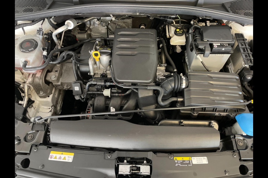 Škoda Fabia 1.0 MPI Ambition AIRCO CRUISE NAVI VIA APP BLUETOOTH ELEK RAMEN CENT VERG ZWART DAK VELGEN NIEUWSTAAT