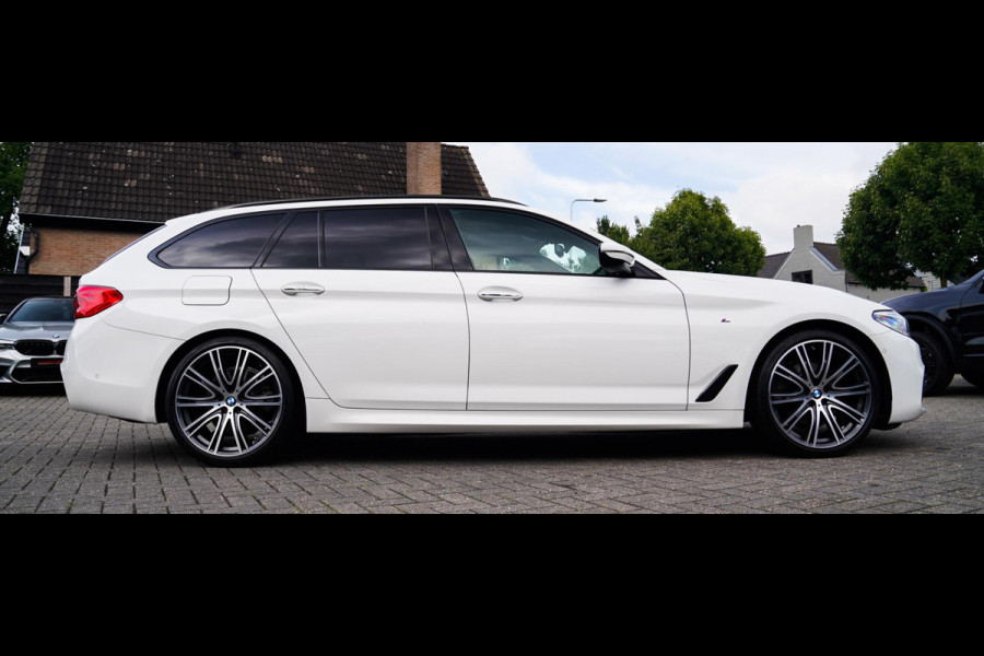 BMW 5 Serie Touring 520i High Executive | M-Pakket | Memory | Bots waarschuwingen