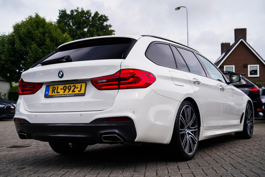 BMW 5 Serie Touring 520i High Executive | M-Pakket | Memory | Bots waarschuwingen