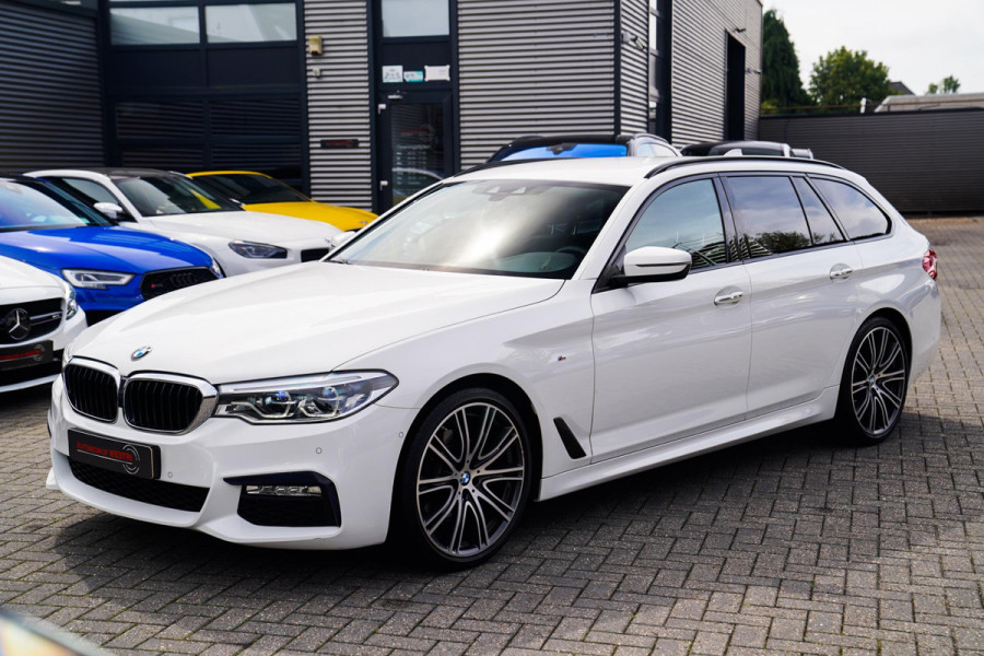 BMW 5 Serie Touring 520i High Executive | M-Pakket | Memory | Bots waarschuwingen