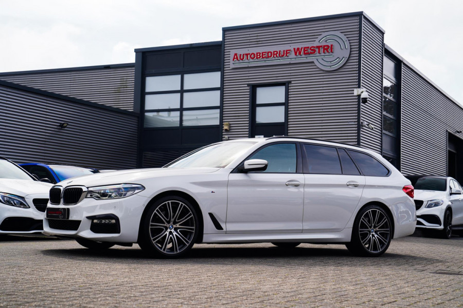 BMW 5 Serie Touring 520i High Executive | M-Pakket | Memory | Bots waarschuwingen