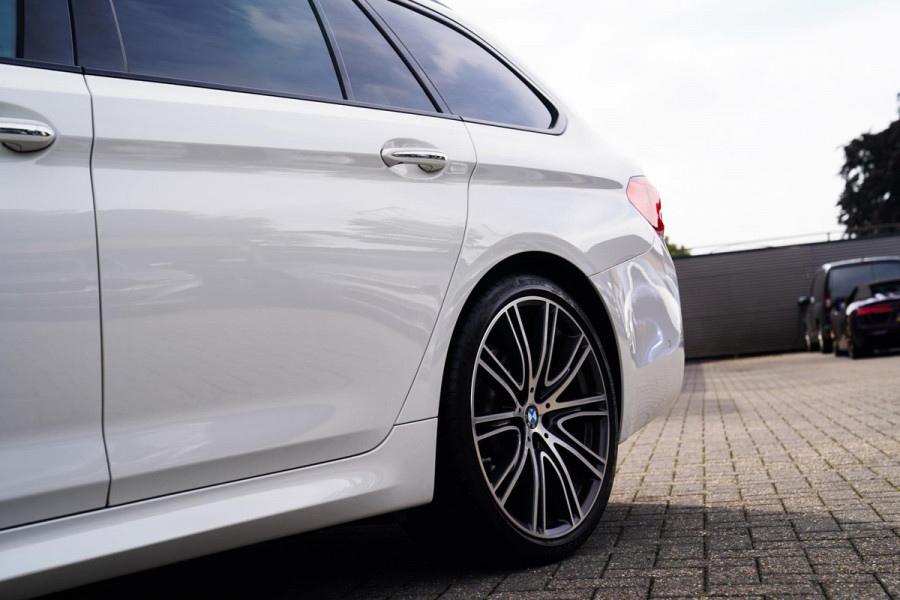 BMW 5 Serie Touring 520i High Executive | M-Pakket | Memory | Bots waarschuwingen