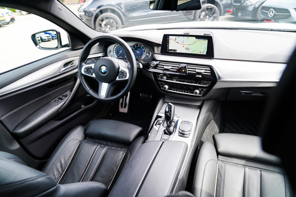 BMW 5 Serie Touring 520i High Executive | M-Pakket | Memory | Bots waarschuwingen