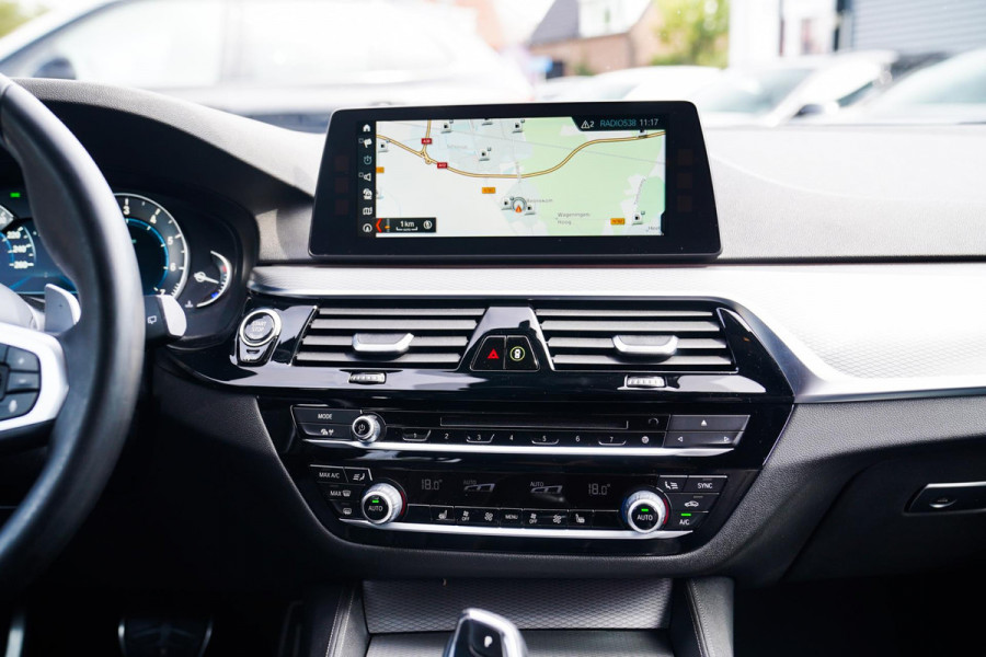 BMW 5 Serie Touring 520i High Executive | M-Pakket | Memory | Bots waarschuwingen