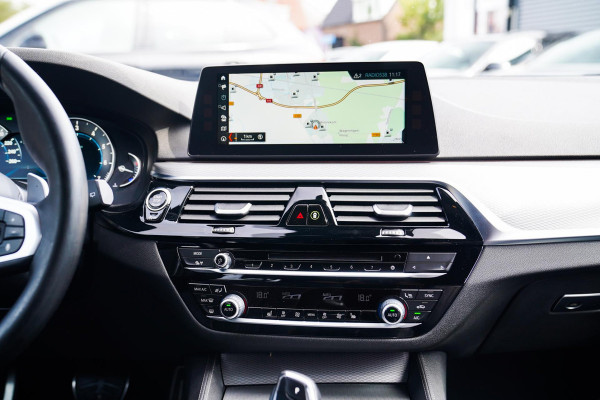 BMW 5 Serie Touring 520i High Executive | M-Pakket | Memory | Bots waarschuwingen