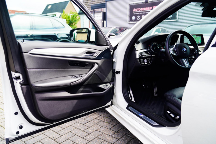 BMW 5 Serie Touring 520i High Executive | M-Pakket | Memory | Bots waarschuwingen