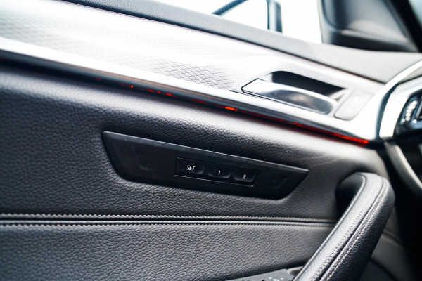 BMW 5 Serie Touring 520i High Executive | M-Pakket | Memory | Bots waarschuwingen