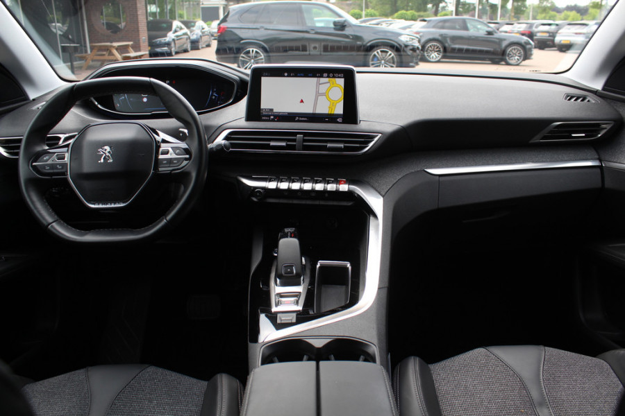 Peugeot 3008 1.6 PureTech GT Line / Trekhaak / Camera / Navigatie / Keyless / 18'' / Stoelverwarming / DAB / Cruise Control